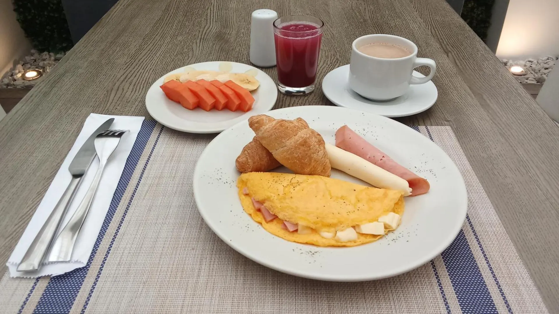 Hotel Castellana 100  Bogota